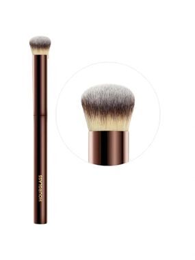 HOURGLASS VANISH SEAMLESS FINISH CONCEALER BRUSH $42